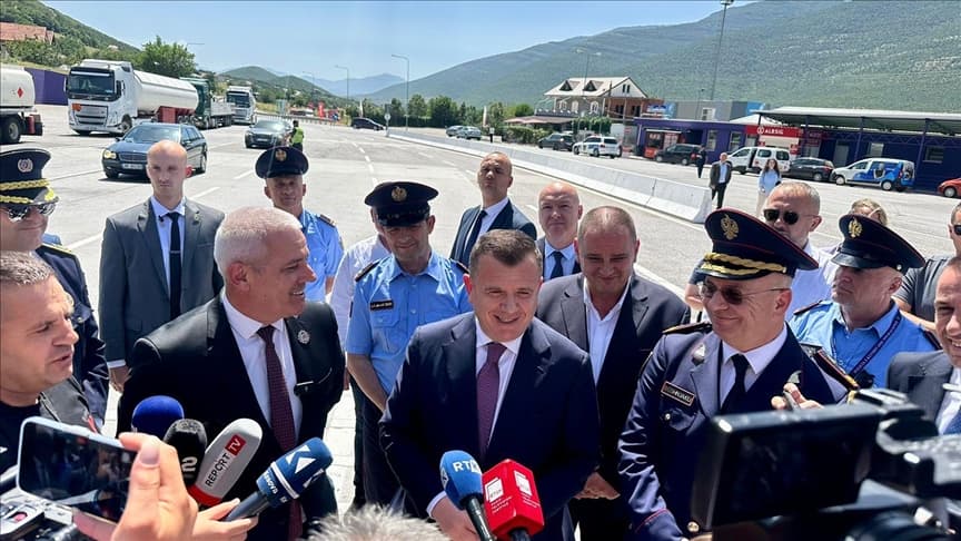 Kontrolle të përbashkëta në pikëkalimet kufitare/ Ministrat Sveçla dhe Balla nënshkruajnë sot Protokollin 