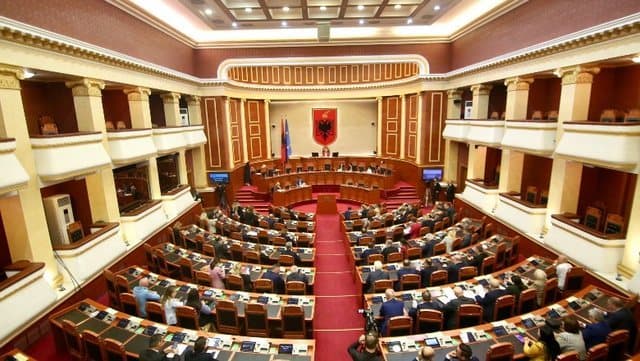 Kodi Zgjedhor/ Propozimet e PS: Votim me postë nga emigrantët. Herësi, jo më i lartë se 7 mijë vota
