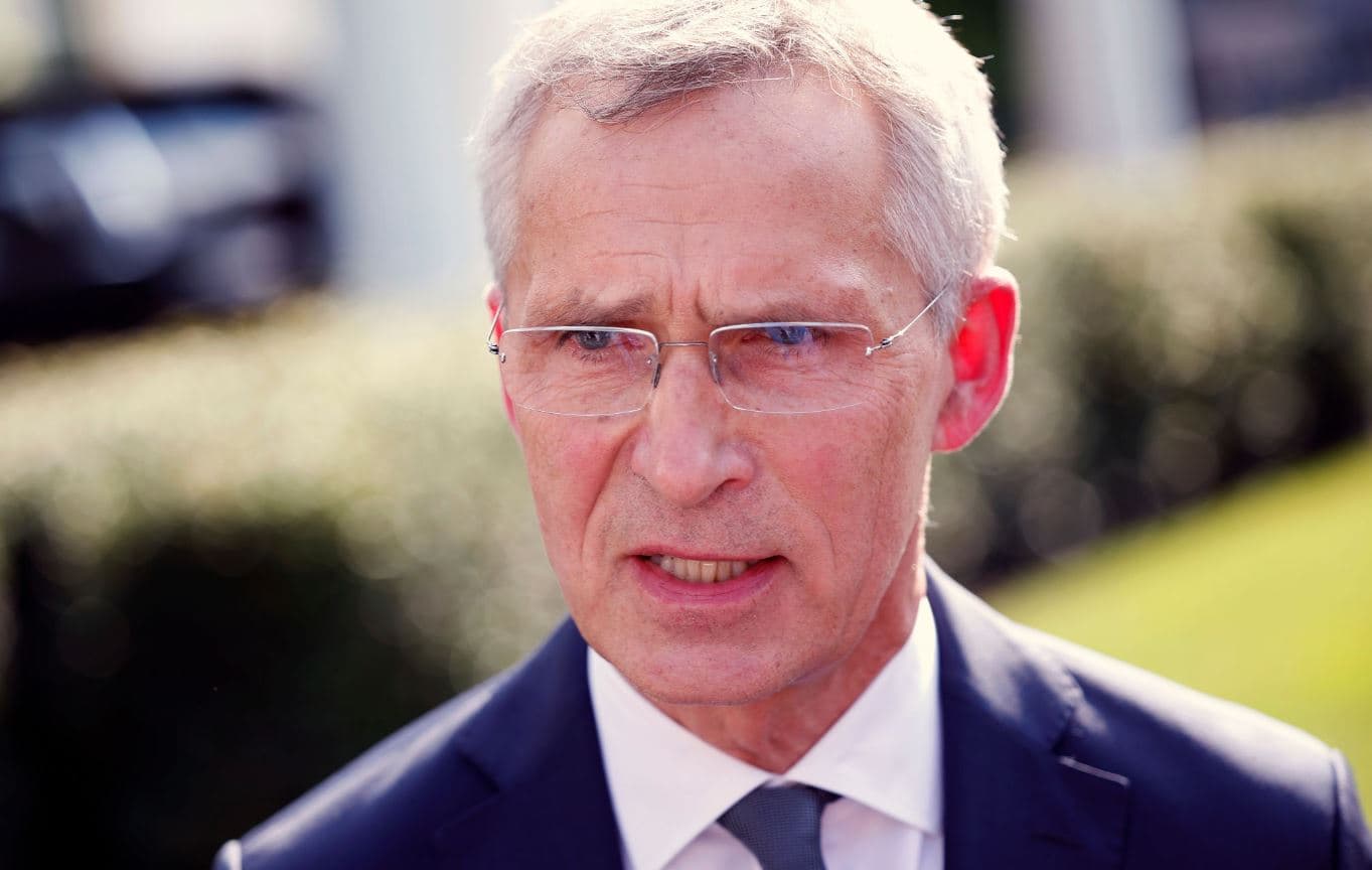 Stoltenberg: Sulmet e Moskës janë mizore, NATO do të mbështesë Kievin