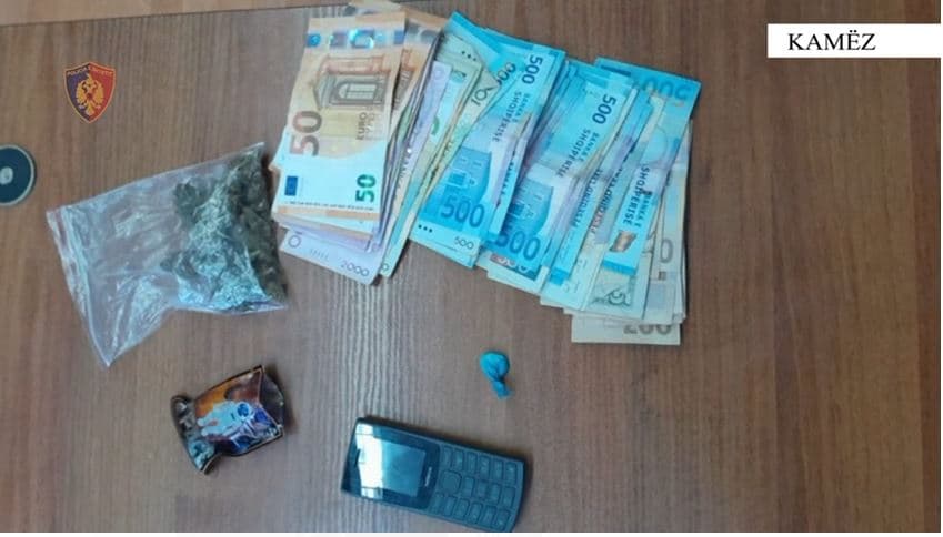  Shiste lëndë narkotike në disa zona të kryeqytetit/ Arrestohet 17-vjeçari në Kamëz