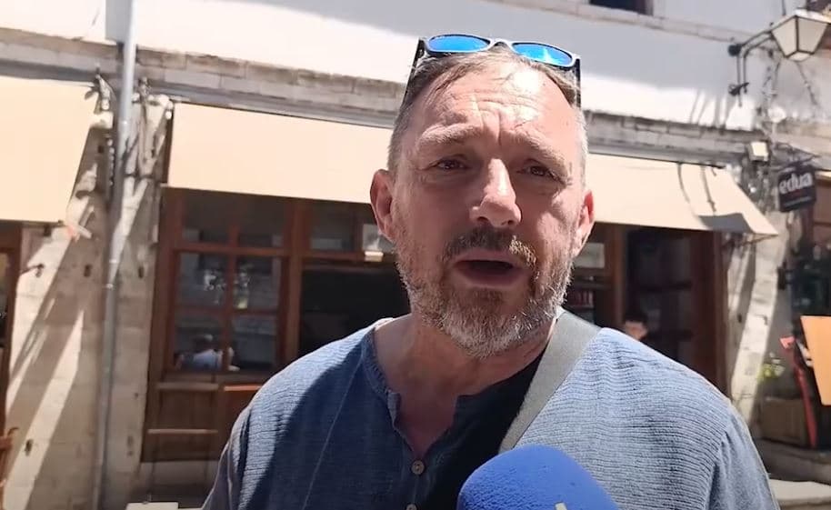 Suveniret tërheqin turistët/ Çfarë blejnë më shumë të huajt në Gjirokastër (VIDEO)