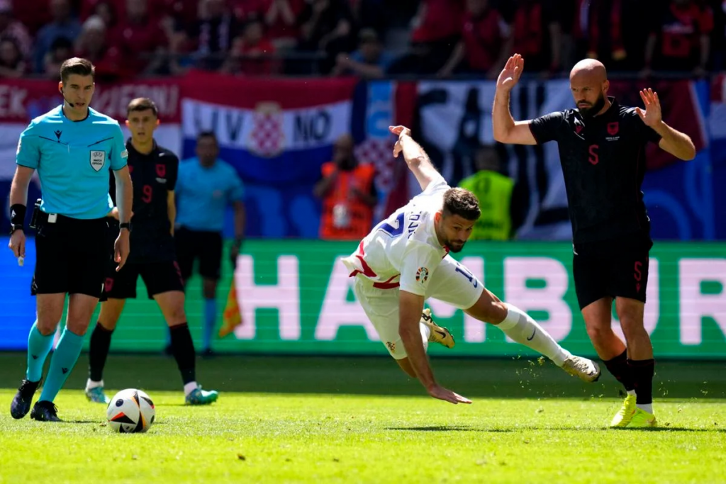 UEFA zgjedh arbitrat për finalen e Europianit