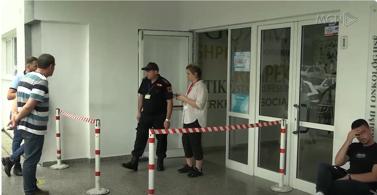 Asnjë ndryshim i situatës në Onkologjik, pacientët paguajnë për shërbimet, radhë të gjata