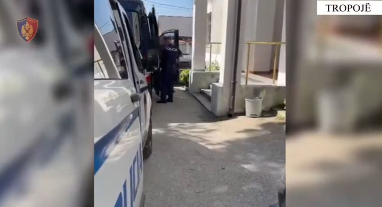 Sherr me thika në Tropojë, 24-vjeçari humb jetën në spital/ Autori në arrati, arrestohen 5 persona për moskallëzim krimi