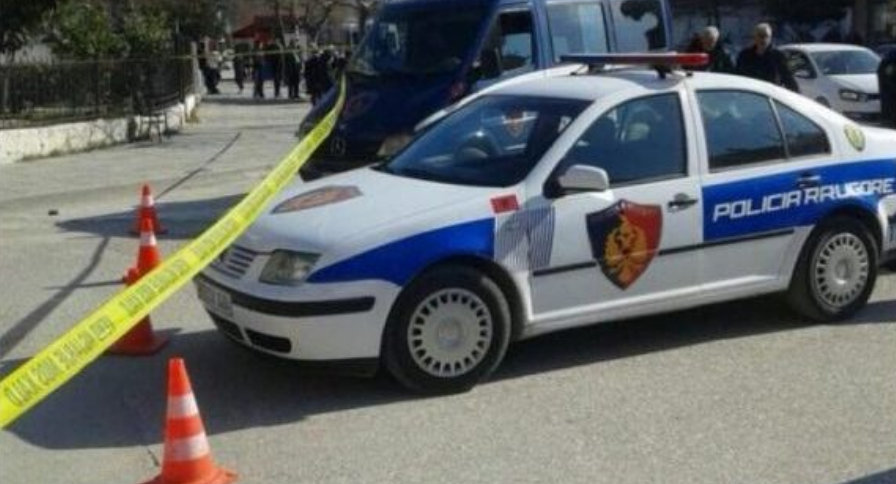 Po ndihmonte për ndërrimin e gomës së autobotit, humb jetën efektivi i policisë në Elbasan