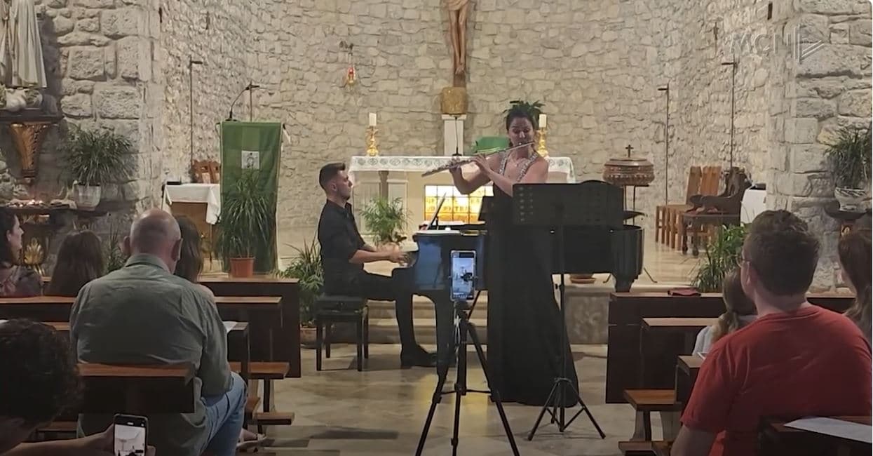 Nata e muzikës serbe në Durrës. Bratiç dhe Cvetkoviç mbushën katedralen “Shën Luçia”