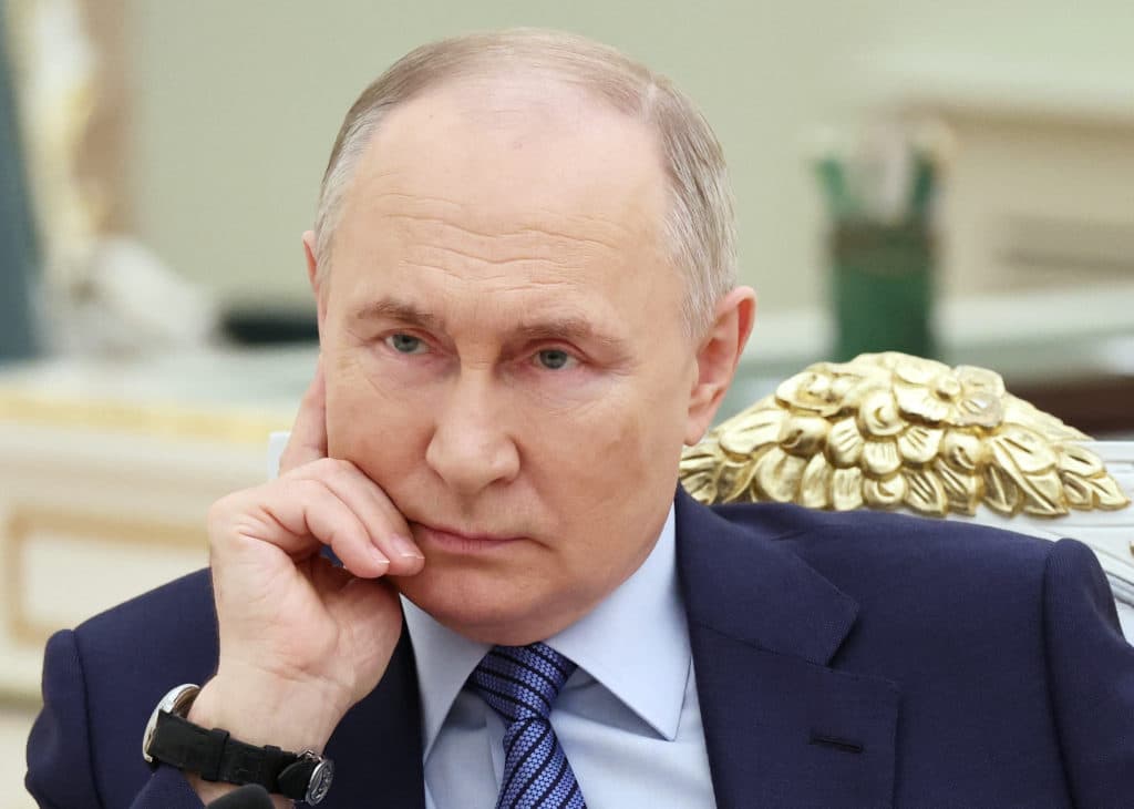 Udhëzimi i ri i Putin: Asnjë deputet apo senator rus nuk del dot nga vendi pa leje