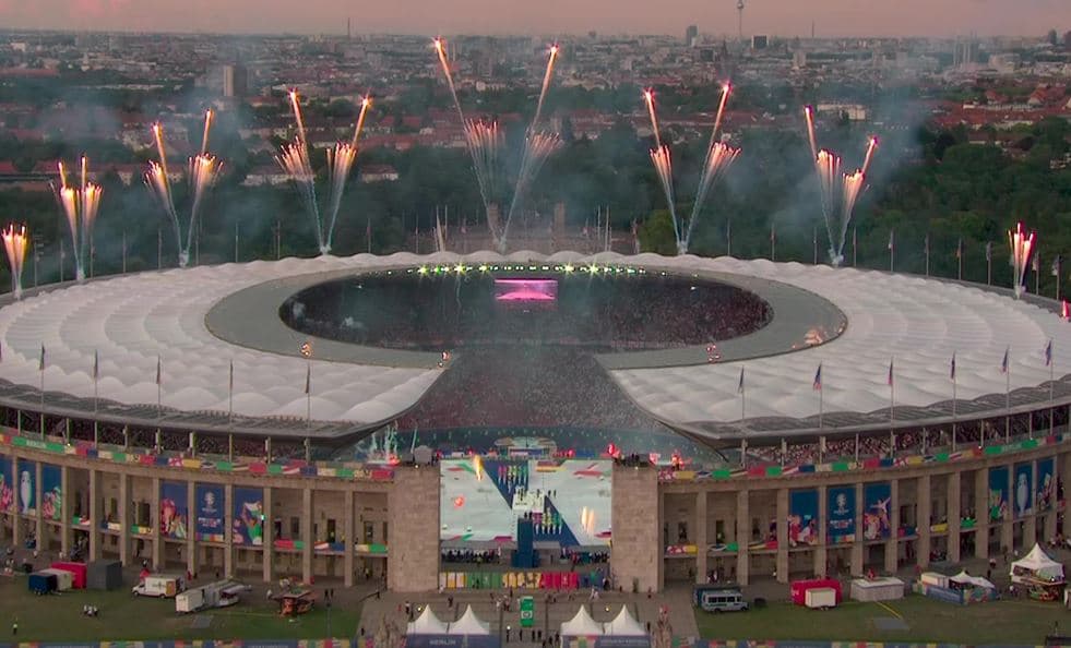 Spanjë-Angli, ceremonia para finales së Europianit