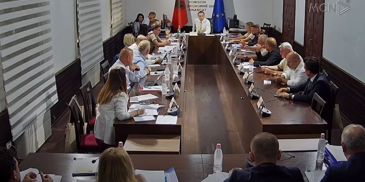 Sulm KLSH-së për akulloren e 2021/ Raportimi i Shehut, debate te ashpra në Komisionin e Ekonomisë (VIDEO)