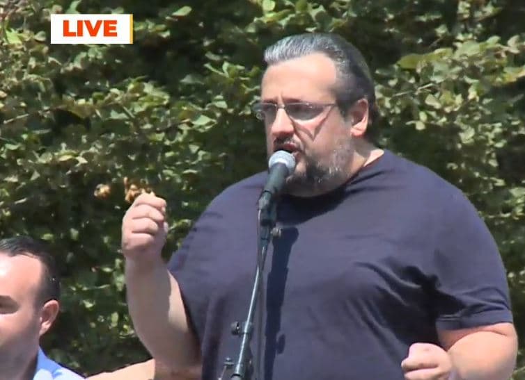 Protesta e opozitës para bashkisë/ Teliti: Nuk do të ketë amnisti për ata që shkatërrojnë Tiranën