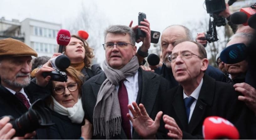 Akuzë për torturë, eurodeputeti polak padit Poloninë në GJEDNJ