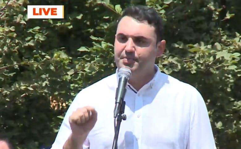 Protesta e opozitës para bashkisë, Këlliçi: Aleati më i madh i Ramës, Altin Dumani