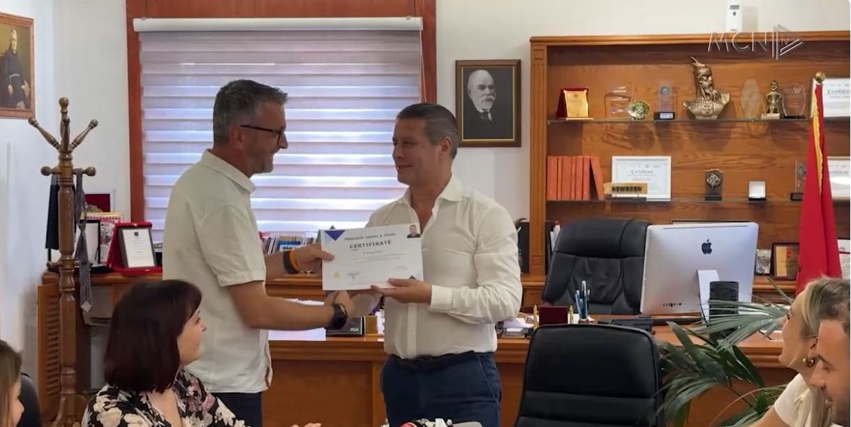 Lezha me udhërrëfyes turistik. Certifikohen 10 personat e parë, do t’u vijnë në ndihmë turistëve