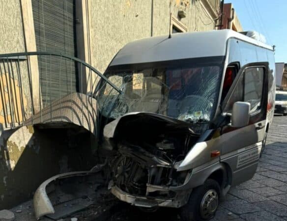 Furgoni me turistë shqiptarë akisdentohet në Itali, 16 të plagosur