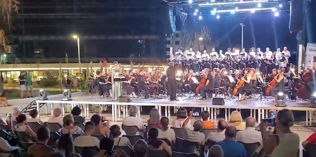 Koncert simfonik me muzikën e Ennio Morricone-s/ Tinguj muzikorë filmash të njohur në Durrës (VIDEO)