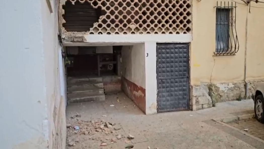 Shpërthim me lëndë plasëse në një pallat në Pogradec, shënjestra banesa e një personi me precedentë