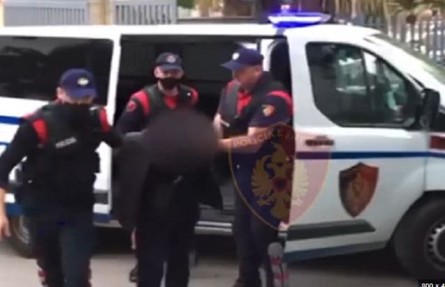 Morën me forcë në automjet të miturin dhe e ngacmuan seksualisht, arrestohen dy të rinjtë në Lezhë