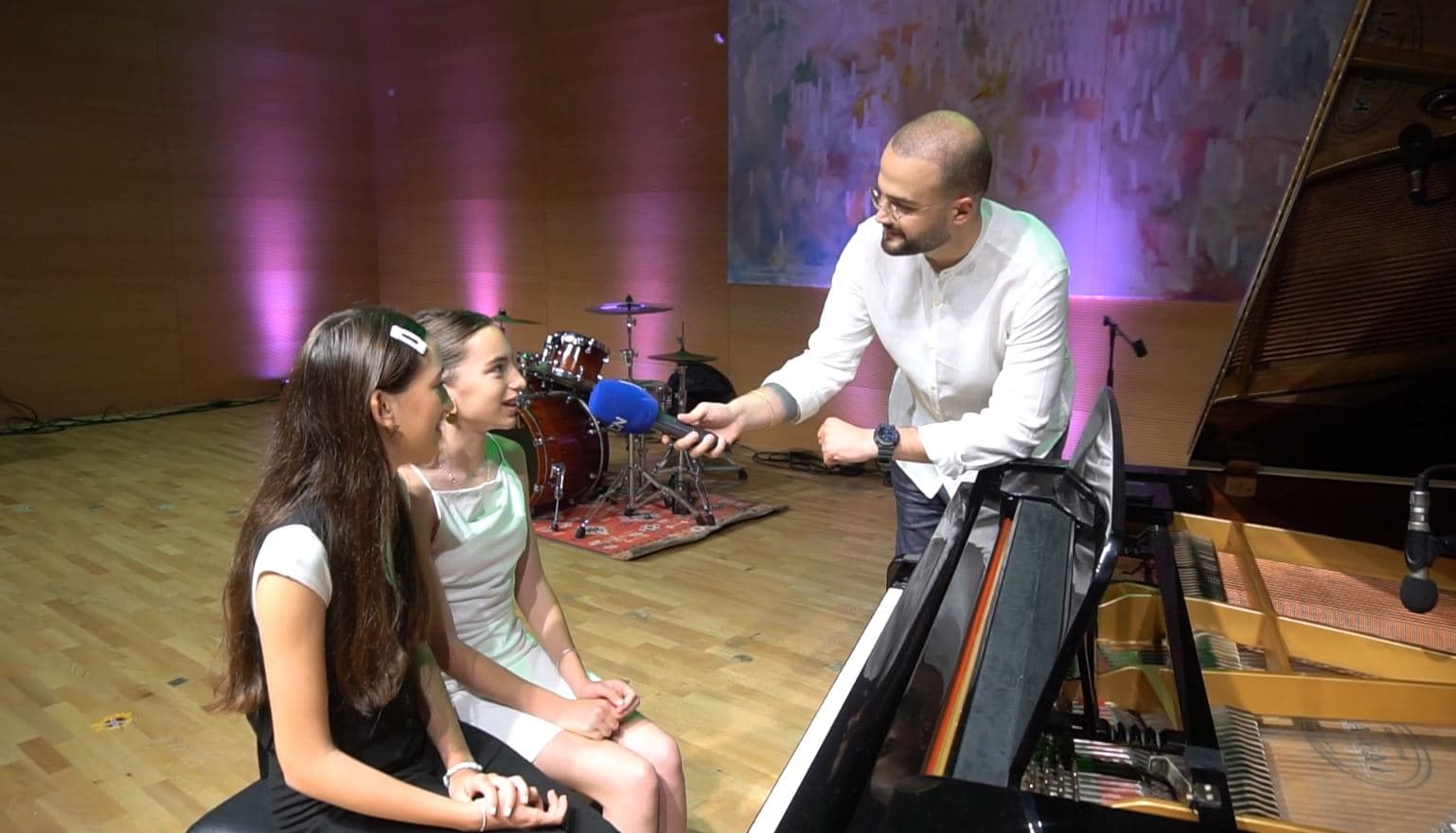 Koncerti veror i pianos në Liceun Artistik, talentet e vegjël rrëfejnë sukseset 