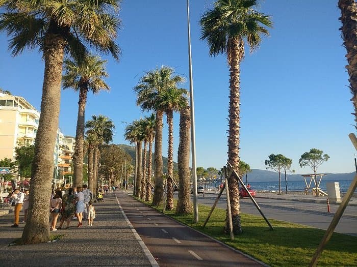 Vlorë, makina përplas dy fëmijë në zonën e Lungomares