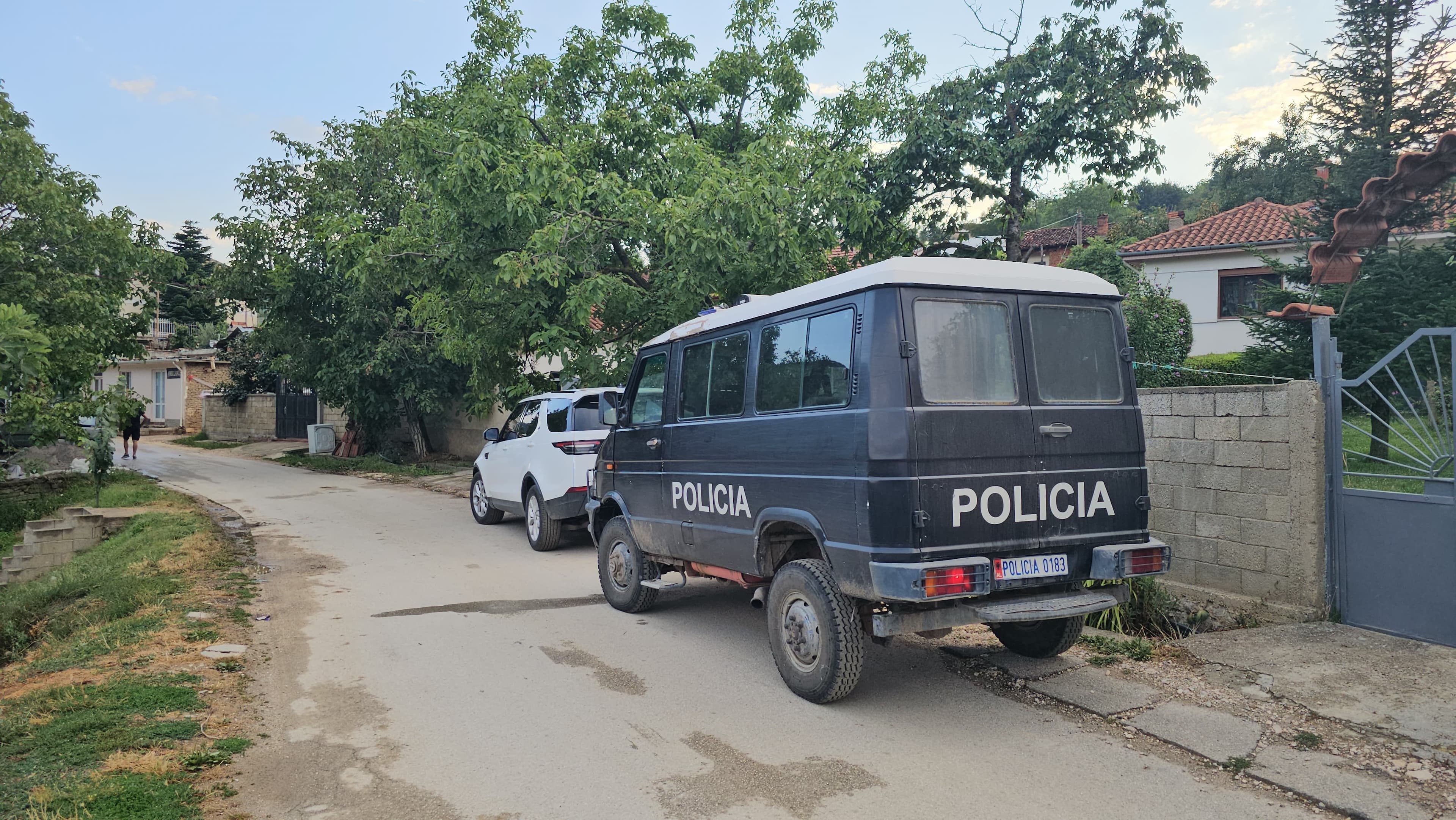 Djali i dehur dhunon babanë, i moshuari në Pogradec e plagos me armë 