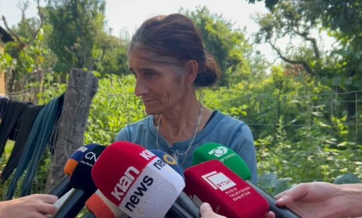 Shfrytëzonte të miturën për prostitucion, flet nëna e vajzës: E kërcënonte dhe merrte nga shkolla me motor