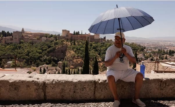 Vapa ekstreme përbën 'rrezik real' për turizmin në Spanjë