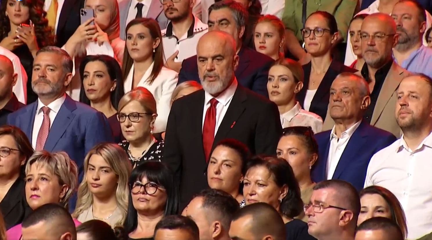 Riformatohet qeveria, emrat e ministrave të rinj