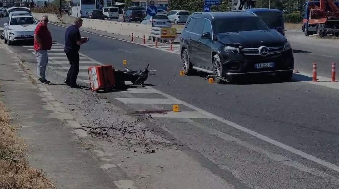 U përplas nga makina, humb jetën në spital 55-vjeçari në Durrës
