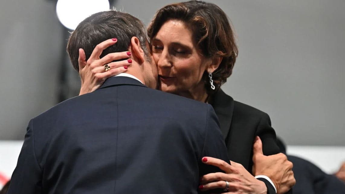 Kush është ministrja franceze që i dha puthjen “e papërshtatshme” Macronit