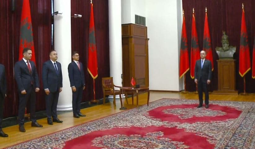  Ndryshimet në qeveri/ Ministrat e rinj betohen para Presidentit Begaj