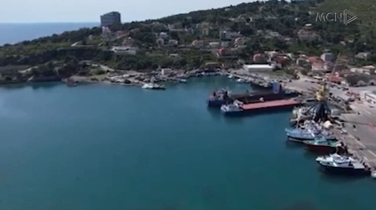Shtyhet hapja e kampit të emigrantëve. Marrëveshja Itali-Shqipëri, kritika nga Amnesty International