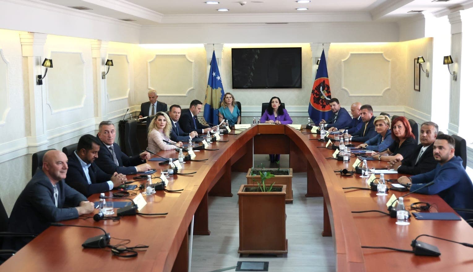 Pushteti e opozita në Kosovë me mospajtime për datën e zgjedhjeve: 26 janar apo 16 shkurt?