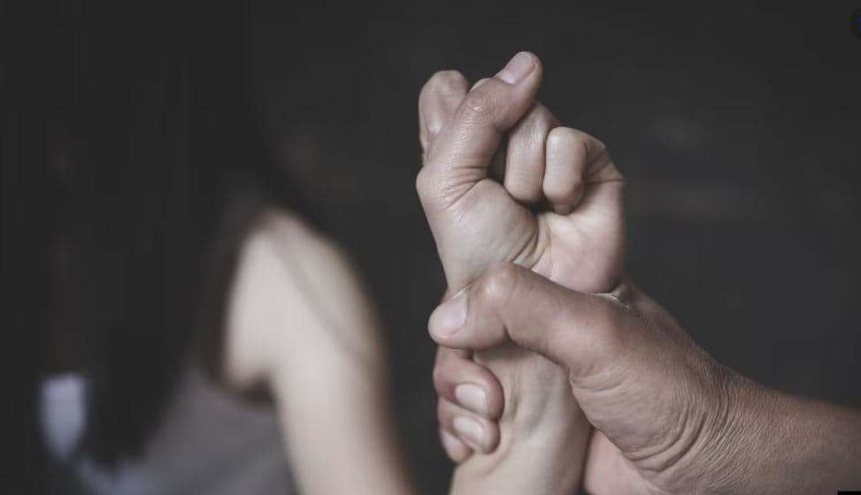 U rrah nga bashkëshorti dy ditë më parë/ Ndërron jetë në spital 41-vjeçarja në Kosovë