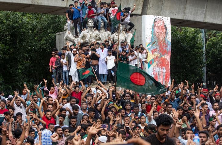 Bangladeshi me qeveri të përkohshme pas arratisjes së kryeministres Sheikh Hasina