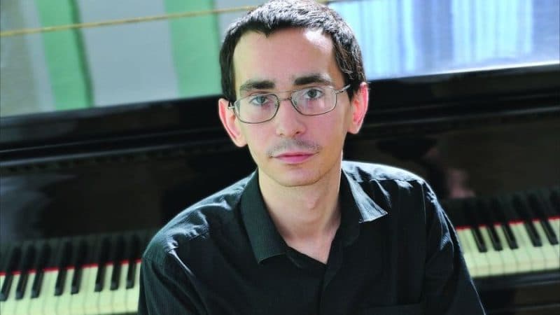 Kundërshtonte luftën, pianisti rus vdes në burg pas grevës së urisë