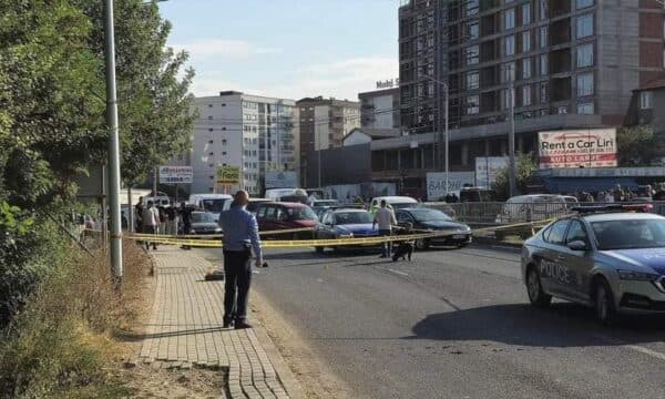 Burri plagos me armë zjarri gruan në Fushë Kosovë