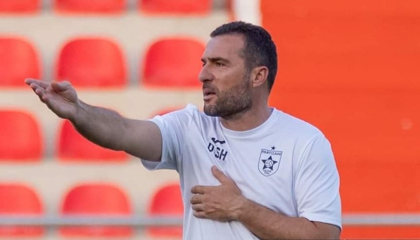 Largimi i Shehit, Partizani në kërkim të një trajneri