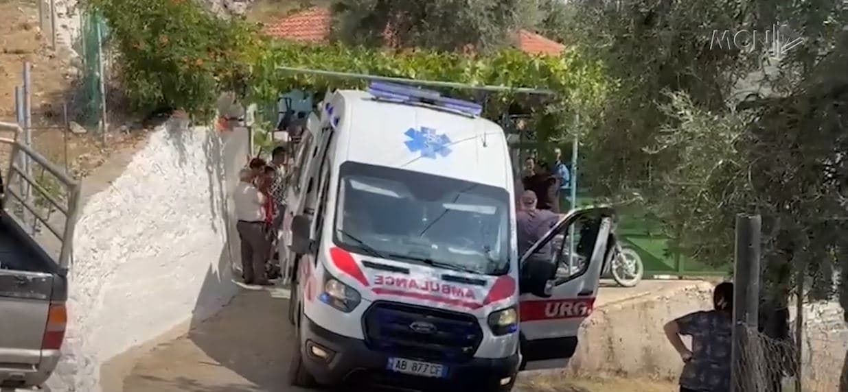Konispol, burri vret gruan me sopatë. I biri e shtyn nga shkallët, humb jetën 69-vjeçari