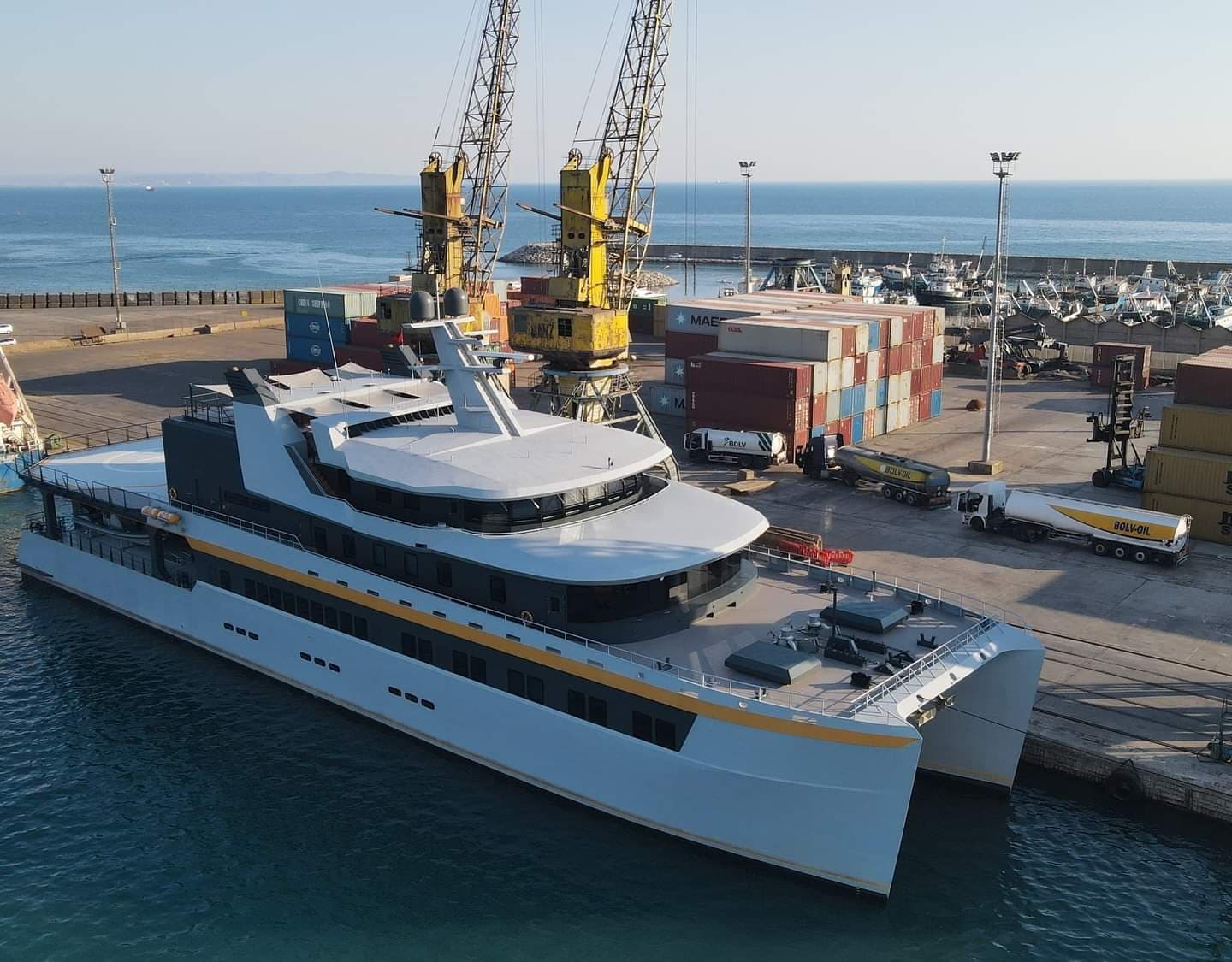 Ankorohet në portin e Durrësit superjahti “Nebula”