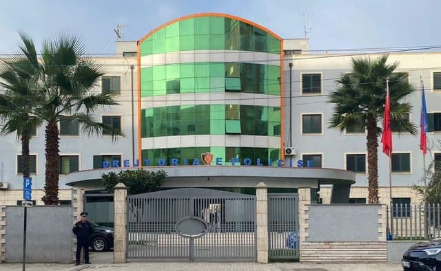 Mori me qira një makinë në Durrës dhe nuk e ktheu më, arrestohet 24-vjeçari