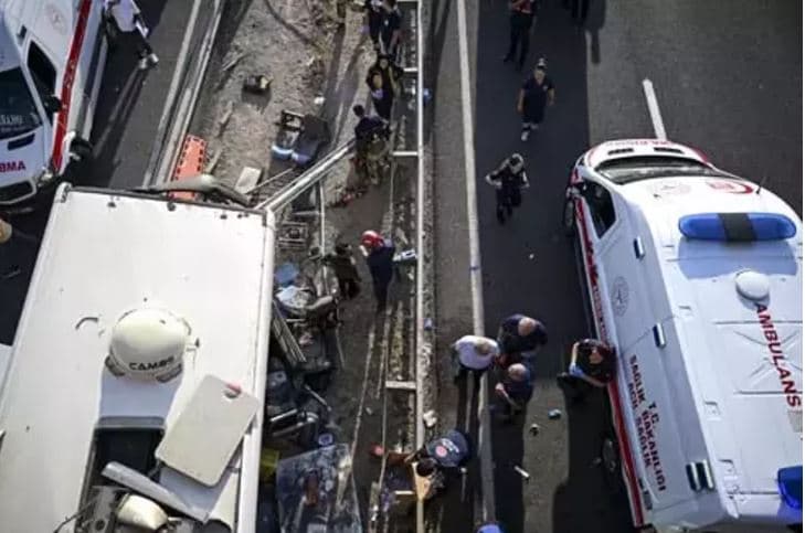Autobusi përplaset me shtyllën e betonit, 9 të vdekur dhe 26 të plagosur në Turqi