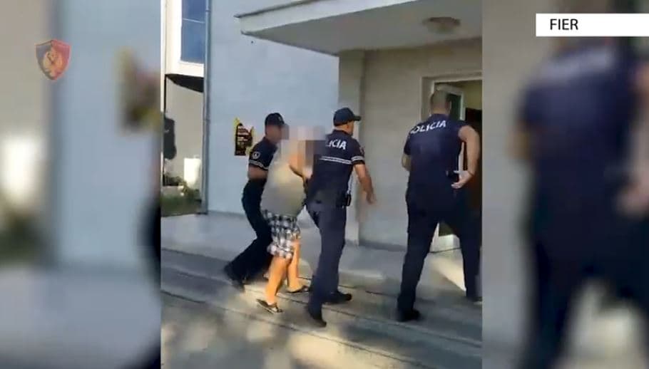 Divjakë, krushku qëllon me automatik drejt shtëpisë së vjehrrit të djalit 
