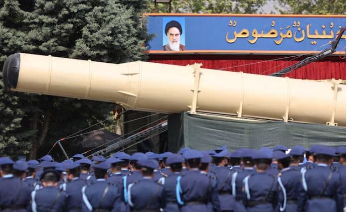 Reuters: Irani do t’i dorëzojë Rusisë qindra raketa balistike