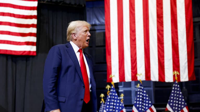 Avioni i Trump bën ulje emergjente