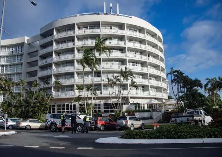 Helikopteri bie në çatinë e hotelit, një i vdekur dhe dy të plagosur në Australi