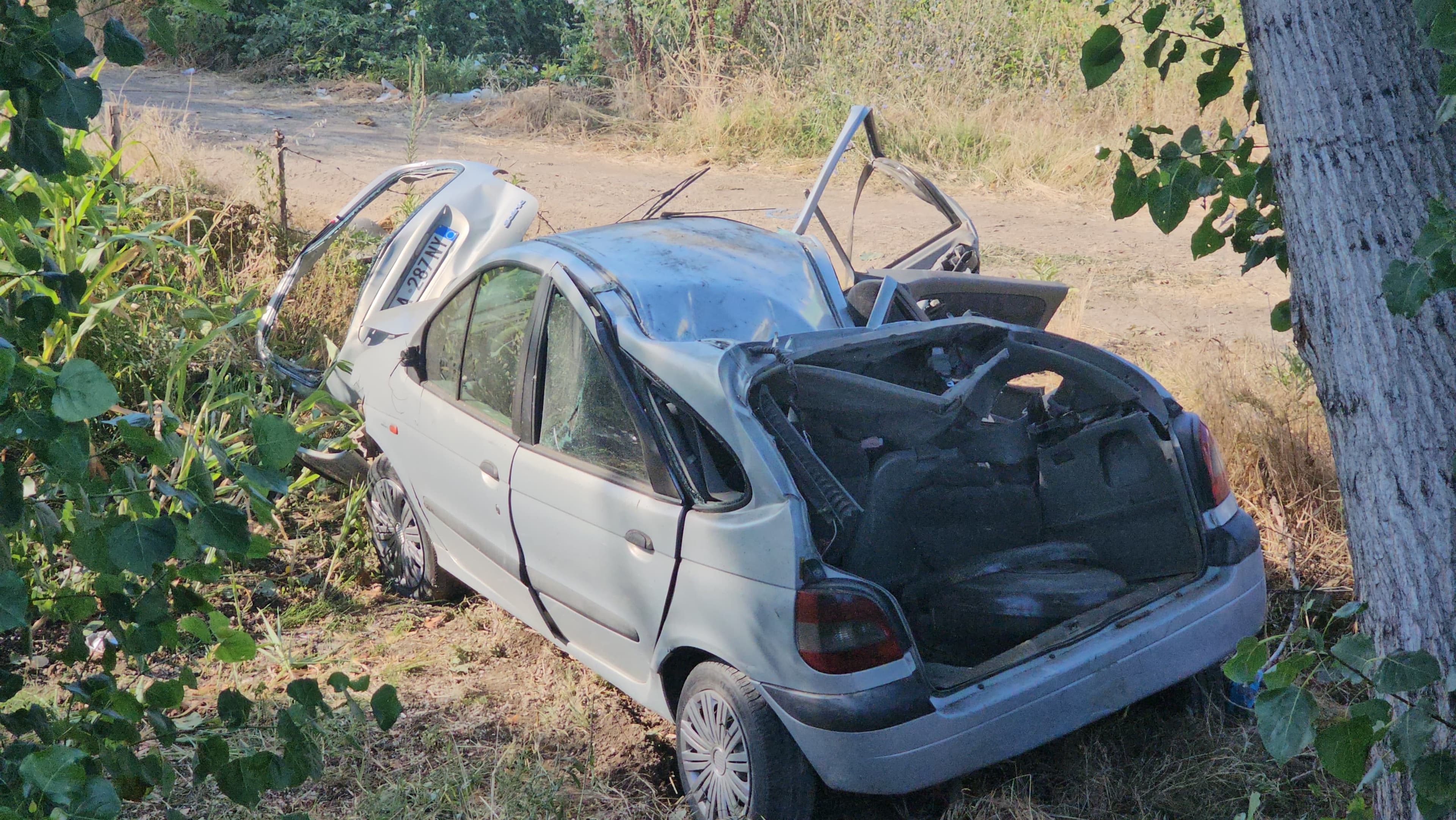 Del makina nga rruga në Pogradec, plagoset drejtuesi i mjetit 