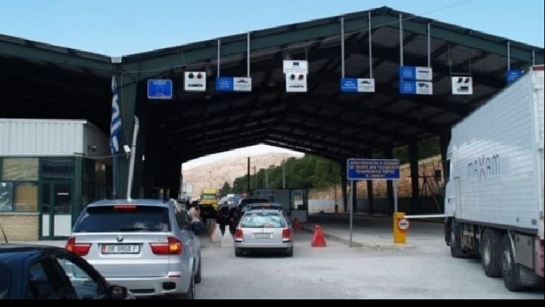 Sekuestrohen 4200€ bizhuteri të padeklaruara në Kapshticë/ Procedohen penalisht babë e bir nga Turqia