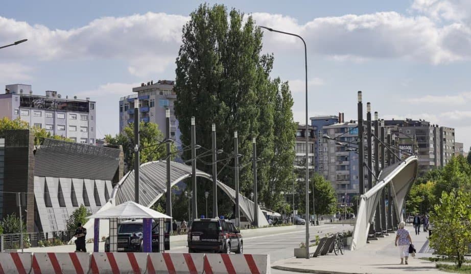 KFOR: Çdo vendim për hapjen e urës mbi Ibër në Mitrovicë të merret në kuadër të dialogut në Bruksel
