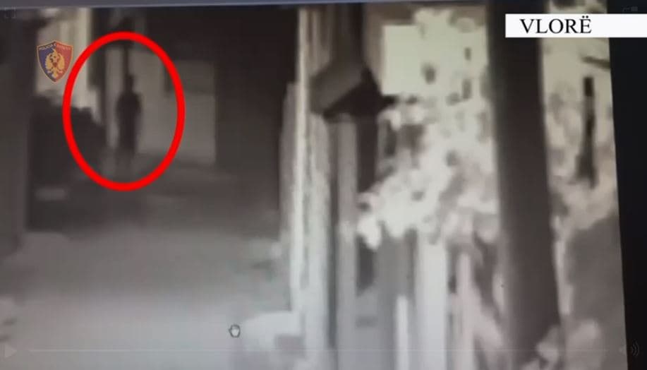 Zbardhet djegia e një makine në Vlorë, ngjarja e qëllimshme/ Një person nën hetim