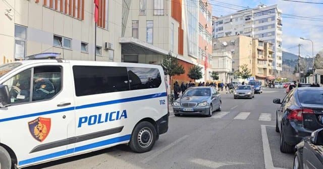 Një person arrestohet për dhunë ndaj gruas, një tjetër procedohet për dhunë ndaj babait